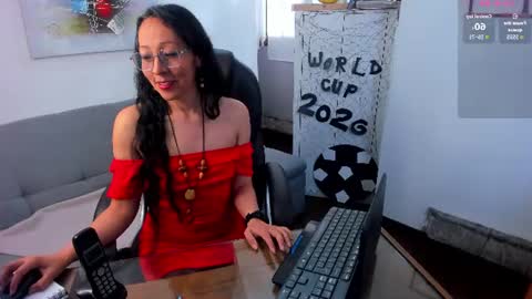 Snapshot of loretta_fraser chatting on June 12, 2026, 1:10 pm loretta_fraser online show from June 12, 2026, 1:10 pm