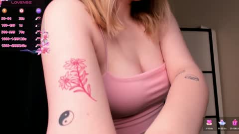 Snapshot of lorettacarnley chatting on January 7, 2025, 9:25 pm Alice online show from January 7, 2025, 9:25 pm