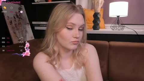 Snapshot of lorettacarnley chatting on March 4, 2025, 10:27 pm Alice online show from March 4, 2025, 10:27 pm