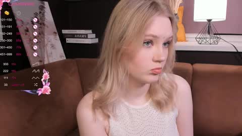 Snapshot of lorettacarnley chatting on March 5, 2025, 1:31 am Alice online show from March 5, 2025, 1:31 am