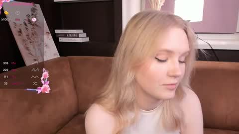 Snapshot of lorettacarnley chatting on March 6, 2025, 10:15 pm Alice online show from March 6, 2025, 10:15 pm