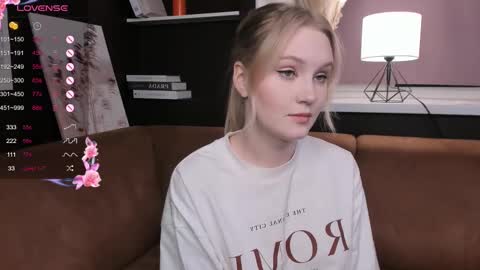 Snapshot of lorettacarnley chatting on March 11, 2025, 10:42 pm Alice online show from March 11, 2025, 10:42 pm