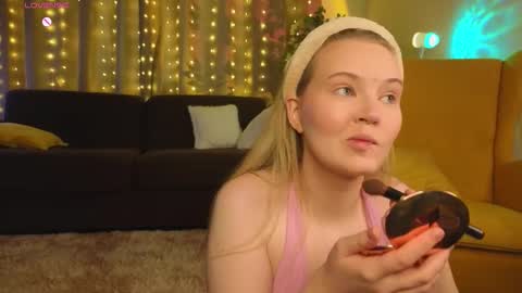 Snapshot of lorettacarnley chatting on October 21, 2025, 5:19 am Alice online show from October 21, 2025, 5:19 am