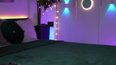 LoretteLorena online show from November 10, 2025, 8:19 pm