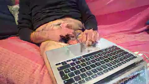 Lorian7 online show from December 22, 2025, 11:57 pm