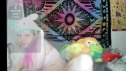 Snapshot of loricritter2 chatting on April 5, 2026, 10:12 am Lori Critter online show from April 5, 2026, 10:12 am