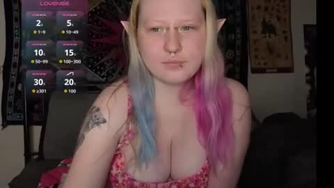Snapshot of loricritter2 chatting on April 18, 2026, 1:20 am Lori Critter online show from April 18, 2026, 1:20 am