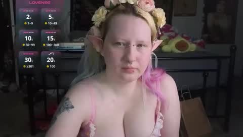 Snapshot of loricritter2 chatting on April 23, 2026, 12:56 am Lori Critter online show from April 23, 2026, 12:56 am