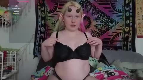 Snapshot of loricritter2 chatting on May 9, 2026, 10:15 pm Lori Critter online show from May 9, 2026, 10:15 pm