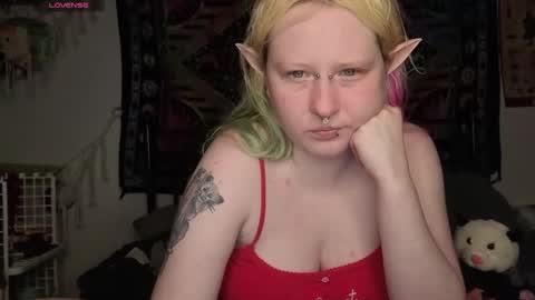 Snapshot of loricritter2 chatting on May 15, 2026, 11:23 pm Lori Critter online show from May 15, 2026, 11:23 pm