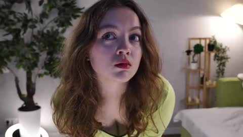 Lina online show from December 2, 2025, 7:53 pm