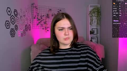 Lora for u online show from October 6, 2025, 7:22 pm