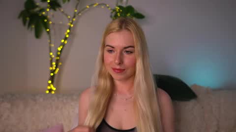 Snapshot of lorrie_love_story chatting on April 10, 2026, 2:00 pm Lorrie online show from April 10, 2026, 2:00 pm
