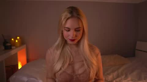 Snapshot of lorrie_love_story chatting on May 10, 2026, 11:37 am Lorrie online show from May 10, 2026, 11:37 am