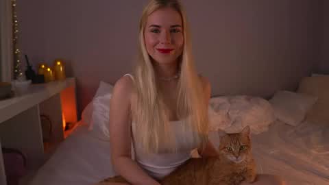 Snapshot of lorrie_love_story chatting on May 22, 2026, 9:26 am Lorrie online show from May 22, 2026, 9:26 am