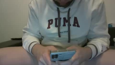 Snapshot of losertobiass chatting on October 26, 2025, 8:37 pm losertobiass online show from October 26, 2025, 8:37 pm