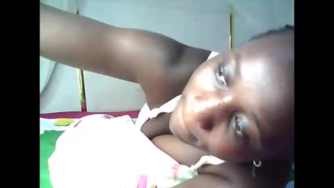 lotty_lavilla online show from May 13, 2026, 9:39 am