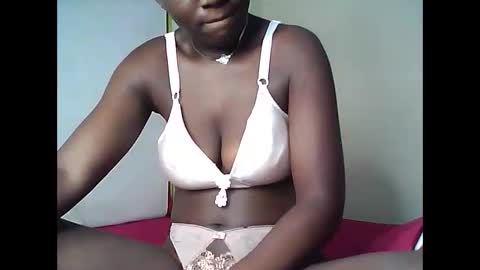 lotty_lavilla online show from May 22, 2026, 7:52 pm