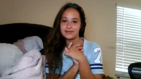 lotusflowerbomb95 online show from May 5, 2026, 10:40 pm