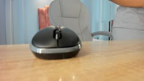  Lou Rosse  online show from November 13, 2025, 8:30 pm