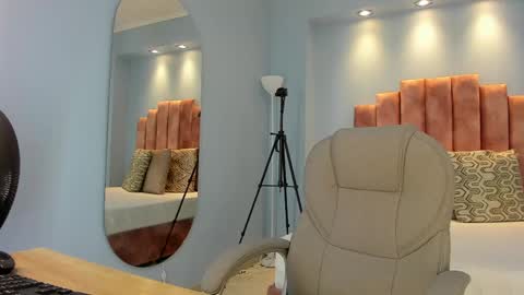 Snapshot of lou_rosse chatting on May 28, 2026, 8:06 pm Lou Rosse online show from May 28, 2026, 8:06 pm