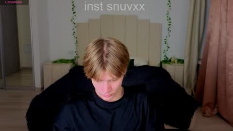 louie_evans online show from October 29, 2025, 9:05 pm