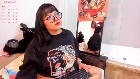 Snapshot of louiemanson_ chatting on October 20, 2025, 4:51 pm online show from October 20, 2025, 4:51 pm