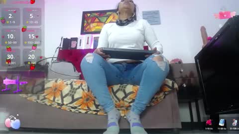 Snapshot of louise_nails chatting on September 15, 2025, 12:49 pm  LouIse  online show from September 15, 2025, 12:49 pm