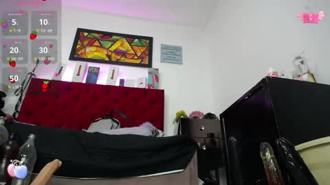 Snapshot of louise_nails chatting on September 23, 2025, 12:30 pm  LouIse  online show from September 23, 2025, 12:30 pm
