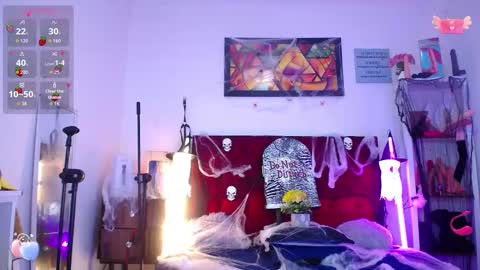 Snapshot of louise_nails chatting on October 17, 2025, 12:30 pm  LouIse  online show from October 17, 2025, 12:30 pm