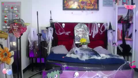 Snapshot of louise_nails chatting on October 18, 2025, 3:13 pm  LouIse  online show from October 18, 2025, 3:13 pm