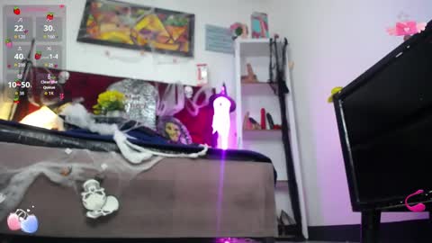 Snapshot of louise_nails chatting on October 23, 2025, 12:26 pm  LouIse  online show from October 23, 2025, 12:26 pm