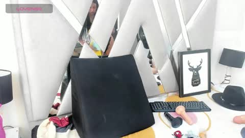 louise_taylorr online show from January 22, 2025, 10:15 pm