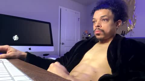 Snapshot of love4heelz chatting on December 29, 2024, 5:44 pm Prynce online show from December 29, 2024, 5:44 pm