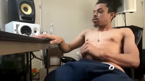 Snapshot of love4heelz chatting on February 7, 2025, 4:24 pm Prynce online show from February 7, 2025, 4:24 pm