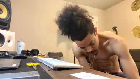 Snapshot of love4heelz chatting on February 8, 2025, 4:57 pm Prynce online show from February 8, 2025, 4:57 pm