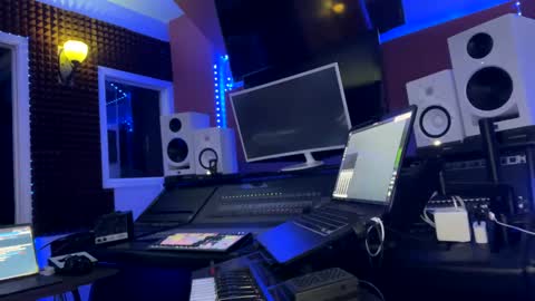 Snapshot of love4heelz chatting on March 9, 2025, 5:28 pm Prynce online show from March 9, 2025, 5:28 pm