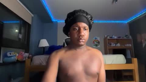 love_aaron1 online show from May 3, 2026, 3:45 am