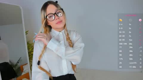 Eva online show from December 21, 2025, 1:29 pm