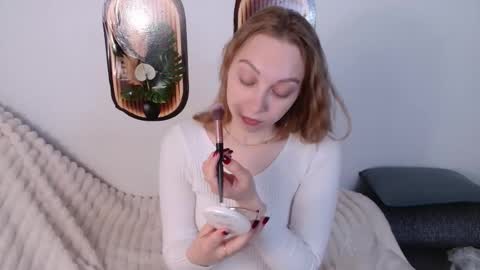 love bella  online show from May 7, 2026, 12:49 am