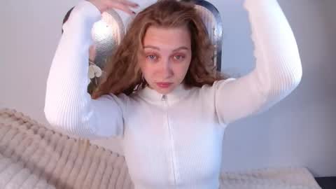 love bella  online show from May 11, 2026, 12:27 am