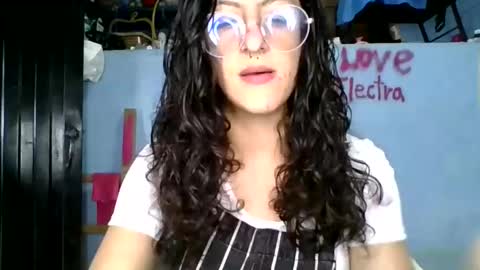 love_electra online show from December 15, 2025, 4:11 pm