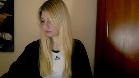 Alexya online show from January 25, 2025, 12:37 pm