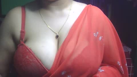 Snapshot of love_luna_angel chatting on March 1, 2026, 9:28 pm Luna online show from March 1, 2026, 9:28 pm