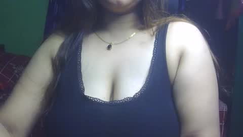 Snapshot of love_luna_angel chatting on March 5, 2026, 10:17 pm Luna online show from March 5, 2026, 10:17 pm