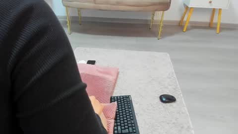 Andreea online show from May 8, 2026, 5:35 am