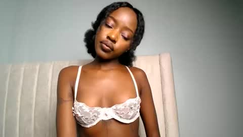 Snapshot of love_miah chatting on September 30, 2025, 4:23 pm Miah online show from September 30, 2025, 4:23 pm