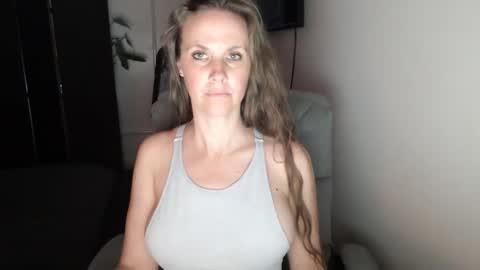 LoVe On  online show from September 14, 2025, 1:27 am