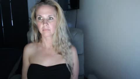 LoVe On  online show from June 8, 2026, 2:01 am