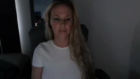 LoVe On  online show from June 15, 2026, 1:08 am